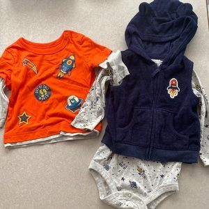 EUC Baby 12-18M 3 pack George Space outfit Shirt, body suit and fuzzy vest.